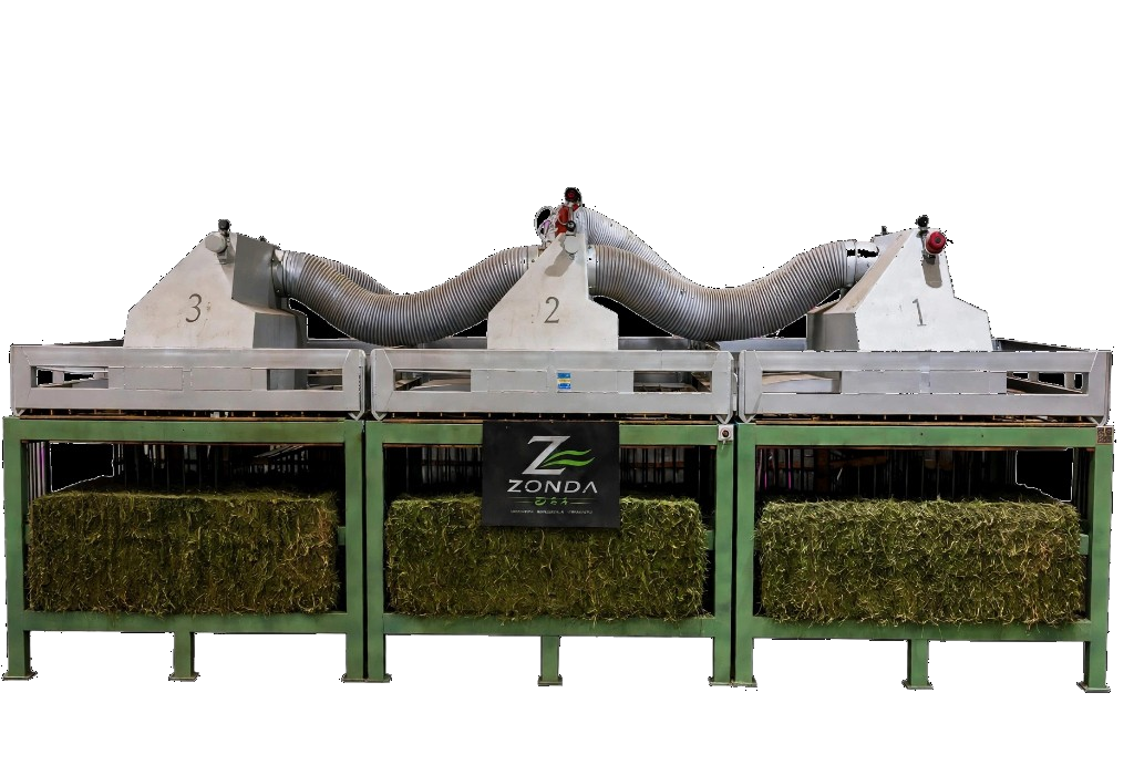 Equipo Zonda Dry con tres módulos de secado y rollos de alfalfa.